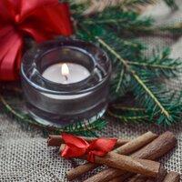 Christmas Under the Mistletoe: 50 Romantic Christmas Songs for an Intimate Christmas