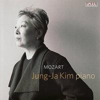 Jung-Ja Kim Performs Piano Works by Mozart