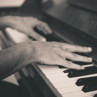 30 Essential Piano Tracks for a Relaxing & Romantic Ambience