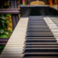25 Beautiful Piano Love Songs